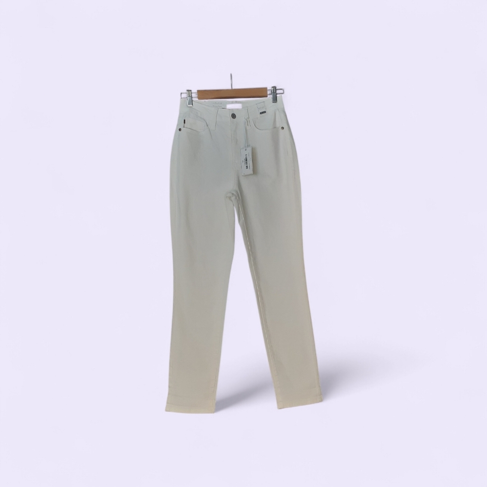 Judy Blue White Jeans. New With Tags. Size 3/26. Excellent Condition